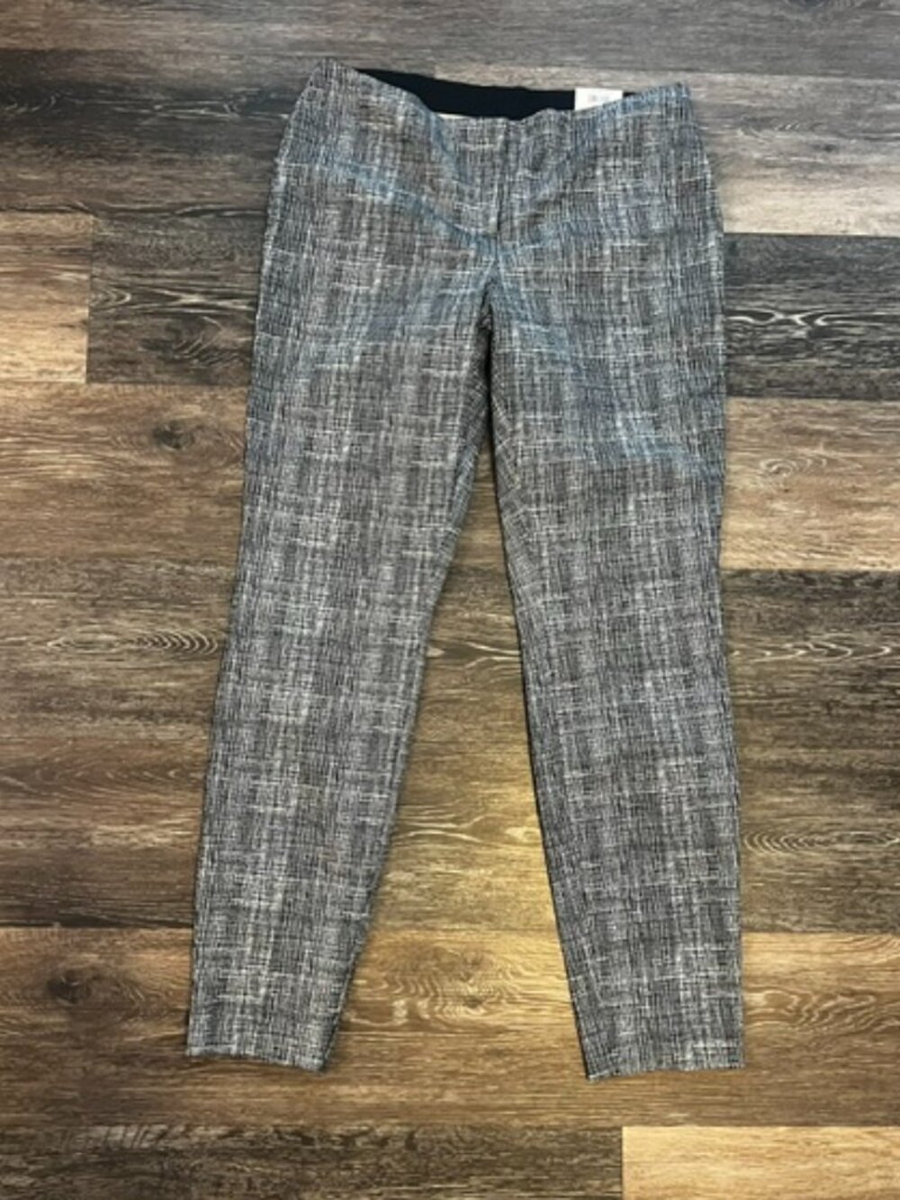 Women's New w/tags Alfani Pants. Size 10 Black plaid, Skinny, stretch, Comfort